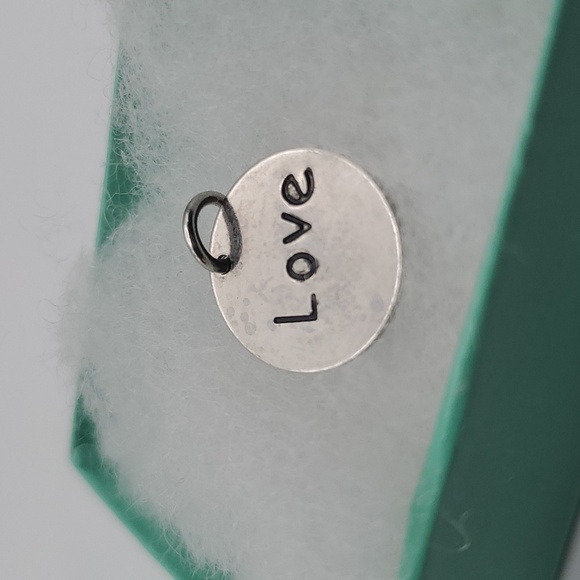 Love‎ circle charm - Picture 2 of 2